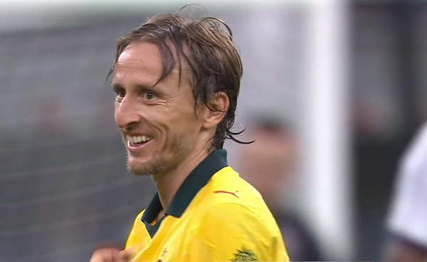 ซาเลมาเกอร์ส สุดปลาบปลื้ม  ฝันเป็นจริงเล่นร่วมกับ โมดริช