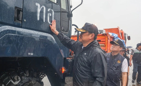 “นายกฯ” ลงพื้นที่หาดใหญ่ เยี่ยมให้กำลังใจประชาชนผู้ประสบภัยน้ำท่วม