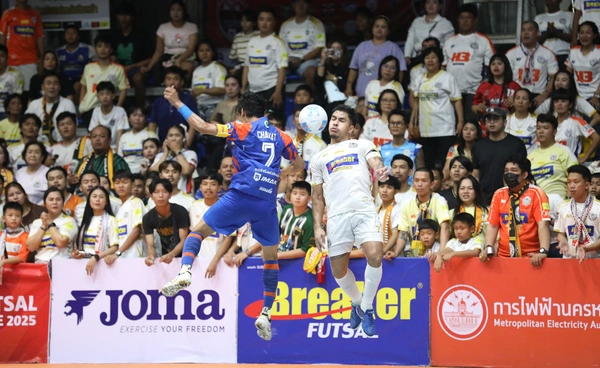 ทีมใดจะเป็นแชมป์ฟุตซอลไทยลีก? ท่าเรือ นำ ท่าข้าม 4 แต้ม! เหลือ 4 นัดสุดท้าย 