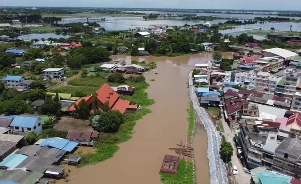 แม่น้ำน้อยล้นตลิ่ง  ทะลักท่วม “อ.เสนา” กระทบ 13 ตำบล