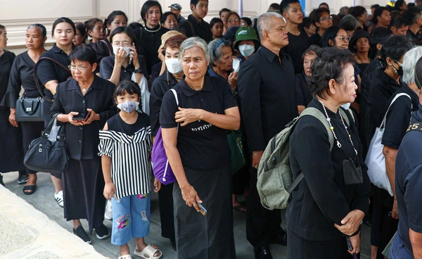 พาณิชย์คุมเข้มราคาชุดดำ–เสื้อไว้ทุกข์ ป้องกันฉวยโอกาสขึ้นราคา