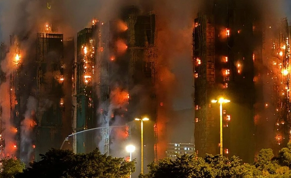 ไฟไหม้ตึกสูงที่พักอาศัย 4 หลังติดในฮ่องกง เสียชีวิต 13 ราย