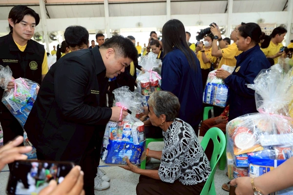 รมว.แรงงาน ลงพื้นที่สุรินทร์ มอบถุงยังชีพ–ขับเคลื่อนแผนช่วยแรงงานชายแดน