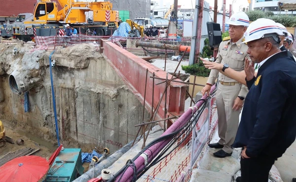 ถนนสามเสน ทรุด! รมว.คมนาคม ยอมรับคืนพื้นผิวจราจรไม่ทันกำหนด