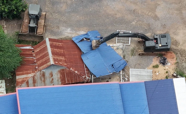 ชายแดนล่าสุด! ทหารไทยลุยรื้อที่พักเก่าทหารกัมพูชา 2 หลังที่บ้านหนองจาน