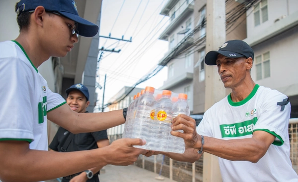 ทีมซีพีอาสา ลงพื้นที่ช่วยเหลือน้ำท่วม ส่งมอบน้ำดื่มให้โรงพยาบาลหาดใหญ่