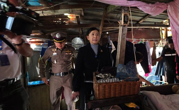 ปวีณาลงพื้นที่ช่วยเด็ก 9 ขวบถูกรถทับขาหัก 5 ท่อน ครอบครัวยากจนหลังคารั่ว