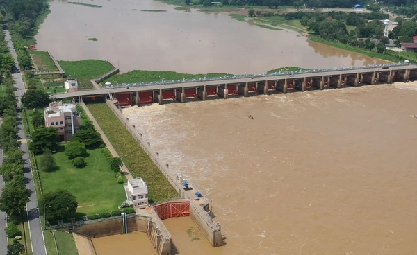 กรมชลประทาน เตือน "ท้ายเขื่อนเจ้าพระยา" เตรียมรับน้ำเหนือเพิ่ม 20-80 ซม.