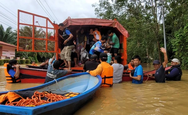 สตูลน้ำท่วมยาว 9 วัน หลายพื้นที่ยังจมมิด “ละงู” น้ำท่วมไหลเข้าตัวเมืองต่อเนื่อง