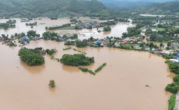 น้ำท่วมเพชรบูรณ์! มวลน้ำทะลักหลายพื้นที่ หนักสุดในรอบหลายปี