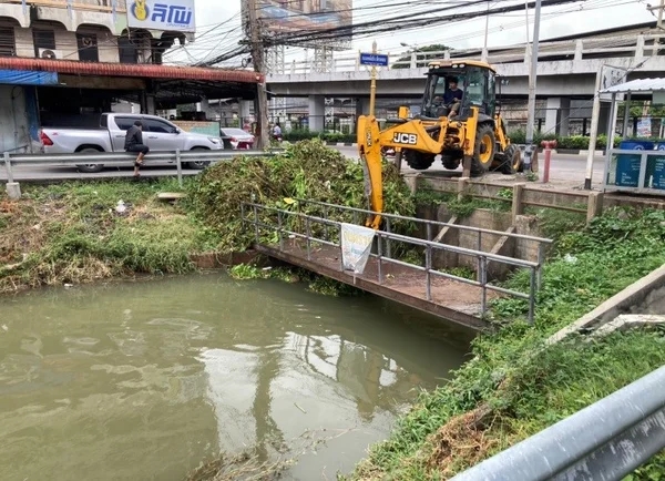 กรมชลฯ เร่งเปิดทางระบายน้ำรับมือฝนตกหนัก