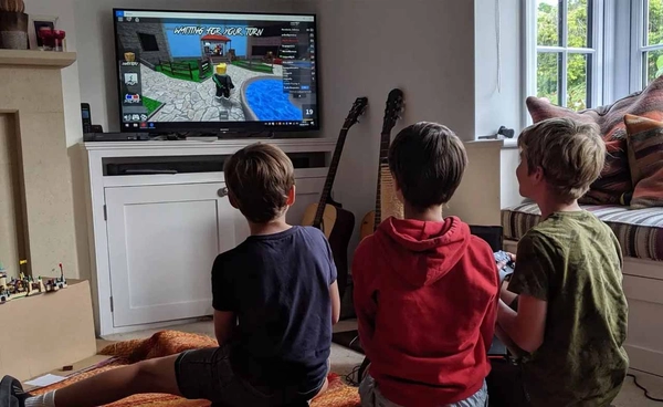 รัสเซียแบน Roblox เพราะมีเนื้อหา “สุดโต่ง” และผิดกฎหมายเรื่อง LGBTQ 