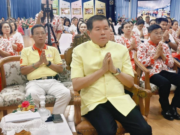 “นิพนธ์” นำทอดผ้าป่าการศึกษา รร.วิเชียรชม ยอดรวม 8.8 แสนบาท