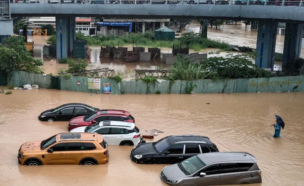 เวียดนามน้ำท่วมหนัก ยอดเสียชีวิตพุ่ง 43 ราย