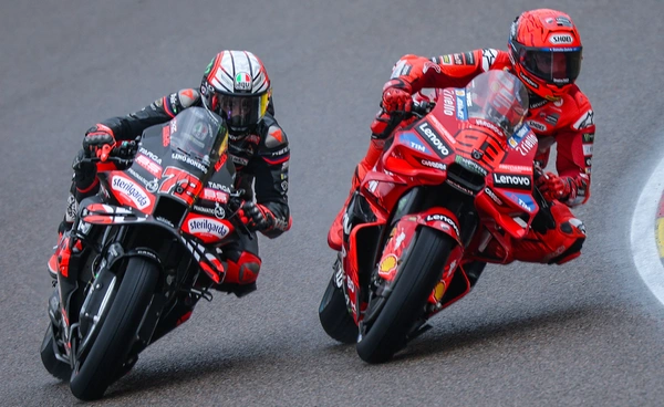 มาร์เกซ รับได้ เบซเซคคี่ ไม่ตั้งใจชน เป็นเหตุให้บาดเจ็บไหปลาร้า