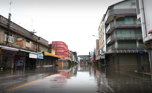 "น้ำท่วมภาคใต้" กระทบธุรกิจ 5 หมื่นราย "พาณิชย์" เปิดทำธุรกรรมออนไลน์