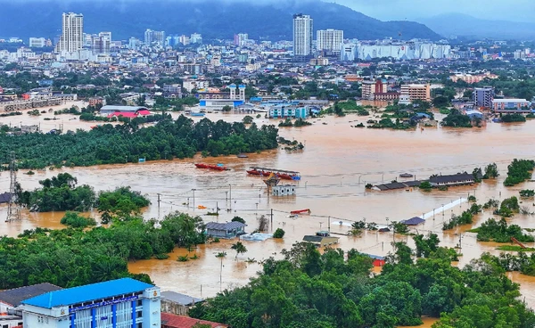 “ฝนระเบิด” ถล่ม “หาดใหญ่” สภาพอากาศสุดขั้วที่พังทั้งเมือง เพราะอากาศวันนี้ไม่เหมือนเดิมอีกต่อไป!