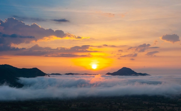 ทะเลหมอกเช้านี้ที่ "ภูทอก" สัมผัสอากาศเย็น 14 องศาฯ