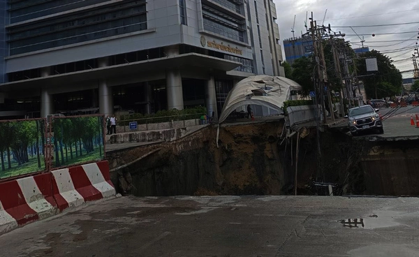 ถนนทรุดล่าสุด วชิรพยาบาล ปิดจราจรสามเสน เร่งหาทางเลี่ยง