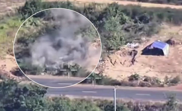 คลิปนาที กกล.บูรพา ใช้โดรนทิ้งระเบิดทำลายที่ตั้งยิงอาวุธยิงสนับสนุนฝ่ายกัมพูชา