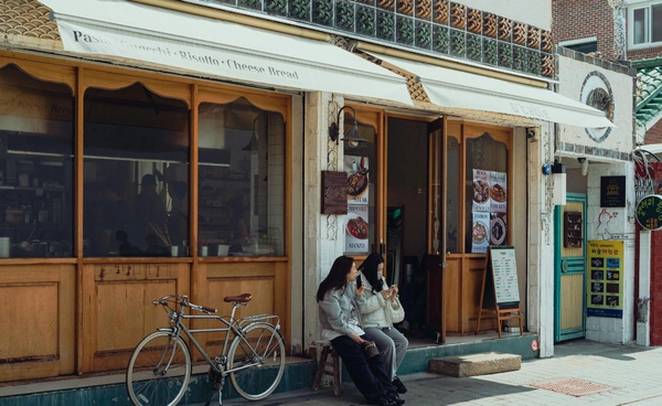 เมืองซูวอน เกาหลีใต้ จ่ายเงินอุดหนุนร้านค้าให้เปลี่ยนเป้ายเป็นภาษาเกาหลี