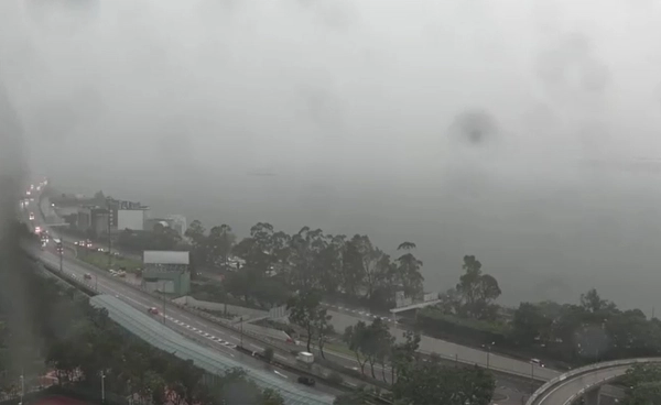 สภาพอากาศเลวร้าย! ฮ่องกง ประกาศเตือนภัยพายุฝนระดับสีดำ