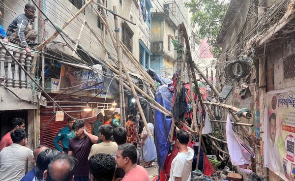 แผ่นดินไหวครั้งใหญ่ ในบังกลาเทศ ทำอาคารถล่ม บาดเจ็บกว่า 450 คน