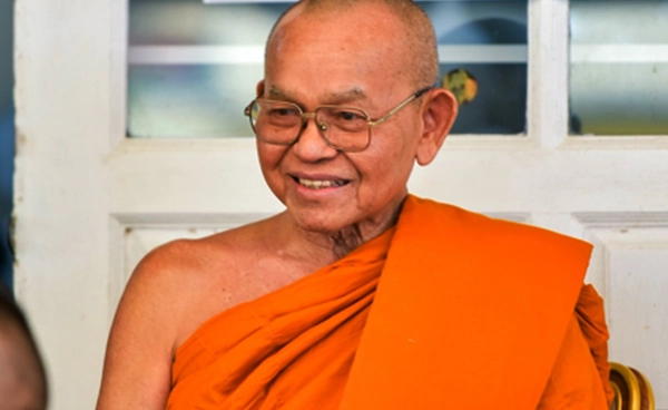 วัดเครือวัลย์วรวิหาร เจ้าอาวาสคือ สมเด็จพระพุทธพจนวชิรมุนี