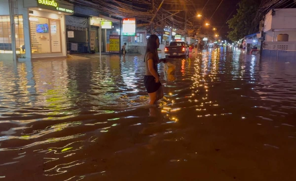 ฝนถล่ม “ขอนแก่น” 1 ชั่วโมง น้ำท่วมถึงเข่า ตัวอย่าง “เรนบอมม์” อนาคตเกิดถี่กว่าเดิม