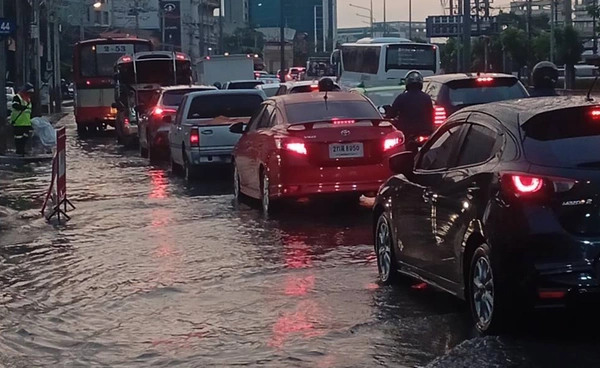 อัปเดตน้ำท่วม กทม. ปิดถนน–รถติดหนัก เช้าวันที่ 13 พฤศจิกายน 2568