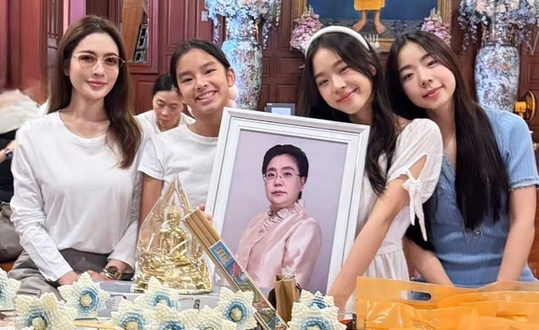 แอฟ ทักษอร พา น้องปีใหม่ ร่วมพิธีทำบุญครบรอบ50วัน คุณแม่ นนกุล