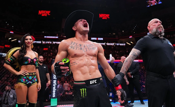 โลเปส โชว์ศอกกลับดับ! ซิลวา คว้าชัยยก 2 ในศึก NOCHE UFC