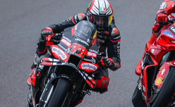 เบซเชคกี้ เผยที่มาถือขาไม้ฉลองชัย มาจากหนังเรื่องโปรดวัยเด็ก