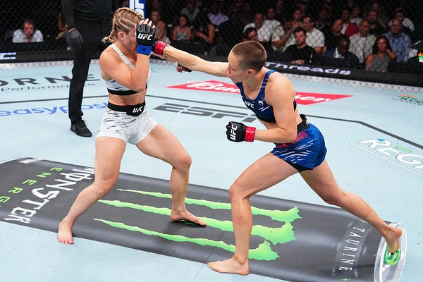 อุสมาน เหนือชั้นต้อนแต้ม บัคลีย์  โรส ดับซ่า! มาเวอริค ในศึก UFC