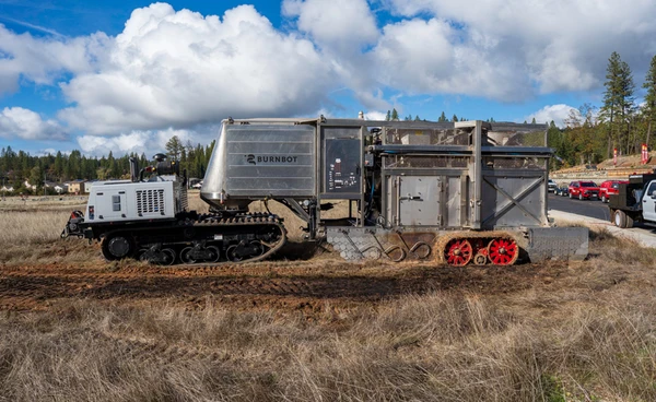 รู้จัก BurnBot รถควบคุม “ไฟป่า” สร้างแนวกันไฟ พร้อมลดเชื้อเพลิงไฟป่า