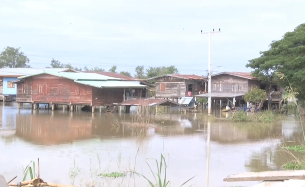 น้ำยมยังสูง พิจิตรเจอทั้งน้ำท่วม และลมหนาว