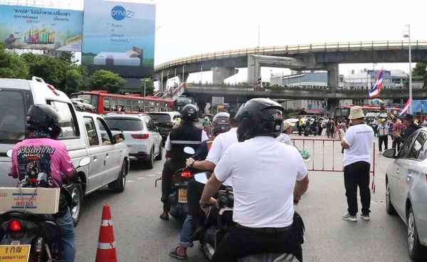 กทม.แจ้งปชช. เลี่ยงถนนพหลฯ ขาเข้า  ปิดทางแยกขึ้นด่วนฝั่งเกาะดินแดง 