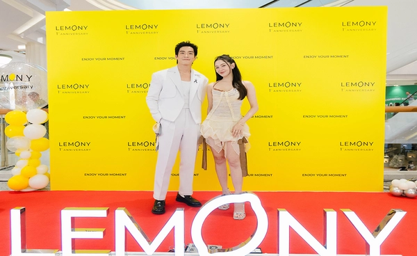LEMONY ฉลองครบรอบ 1 ปี เปิดสาขาใหม่ เซ็นทรัลปิ่นเกล้า ดึง “เบลล่า-อาเล็ก” เสิร์ฟความสดใส พร้อมโปรโมชั่นลดทั้งร้านแบบจัดเต็ม