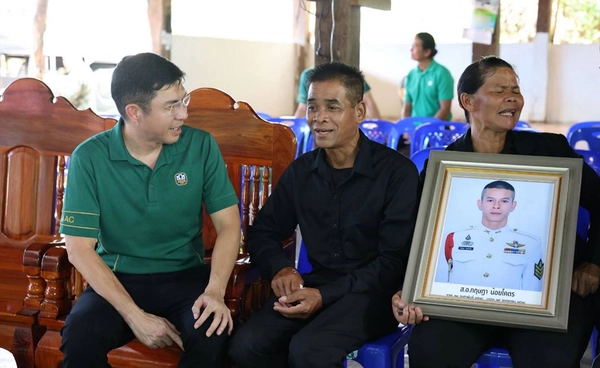 "ธ.ก.ส." ช่วยเหลือ 2 ครอบครัว"ทหารกล้า" ชายแดนไทย – กัมพูชาจ.อำนาจเจริญ