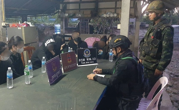 กกล.บูรพา สกัดจับชาวไทย 7 คน ลอบข้ามแดนสระแก้ว หวังไปทำงานเว็บพนันกัมพูชา