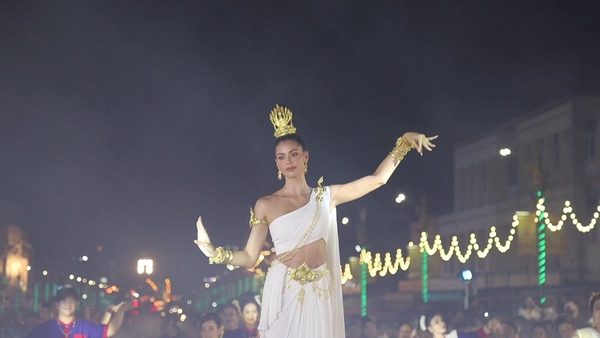 "แอนโทเนีย โพซิ้ว" นำทัพนางรำกว่า 2,000 คน รำบวงสรวง"พญาศรีสัตตนาคราช" | เรื่องดีดีทั่วไทย | 8-07-68