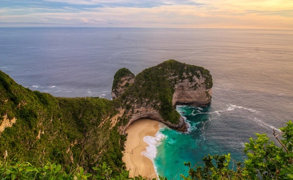 บาหลีสั่งระงับสร้างลิฟต์แก้วจุดชมวิว หวั่นกระทบสิ่งแวดล้อม