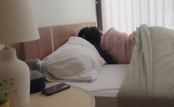 "ความรู้สึกไม่อยากลุกในตอนเช้า" ไม่ใช่แค่ความขี้เกียจ แต่เป็นสัญญาณเตือนสุขภาพจิตที่ต้องระวัง!