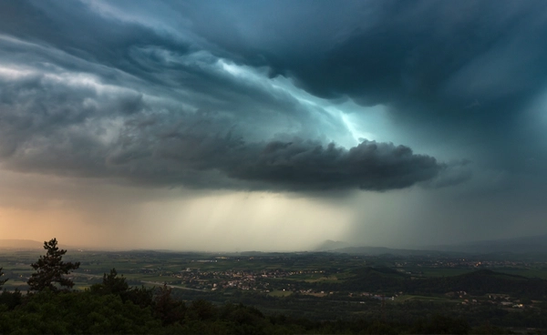 ประกาศฉบับสุดท้าย “พายุคัลแมกี” สลายตัว ไทยตอนบนเสี่ยงฝนตกหนักบางพื้นที่