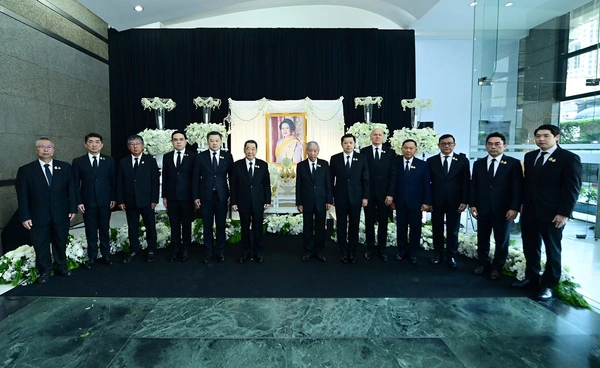 ประธานอาวุโสเครือซีพี นำผู้บริหารและพนักงานทั้งในไทยและทั่วโลก ร้อยเรียงดวงใจน้อมรำลึกในพระมหากรุณาธิคุณแม่แห่งแผ่นดิน