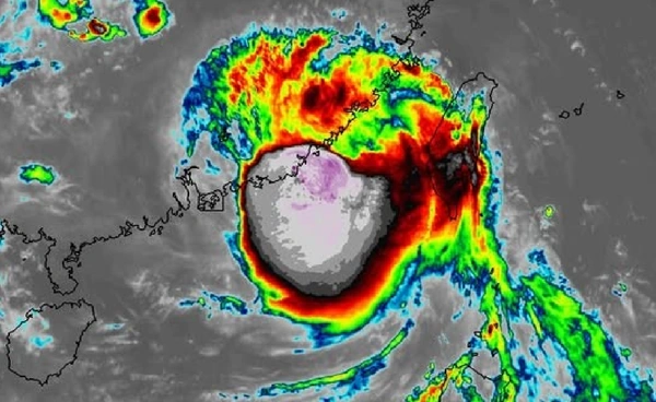 พายุ “โพดุล” ถล่มไต้หวัน ก่อนขึ้นฝั่ง “จีน” ต่อเช้านี้