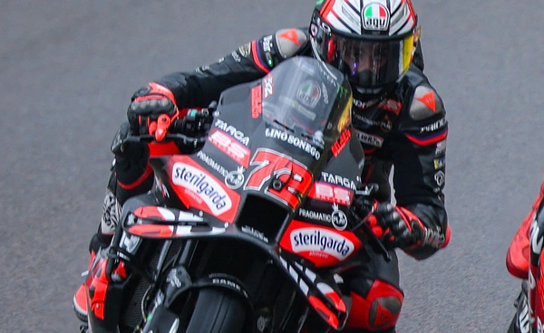 มาร์ติน ไหปลาร้าหักหลายจุด! หลังชนกลุ่มนับขับจนเพื่อนร่วมทีมล้ม