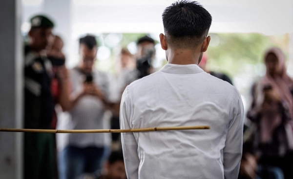 สิงคโปร์เริ่มใช้โทษเฆี่ยนตีวันนี้ ปราบฉ้อโกงและบัญชีม้า