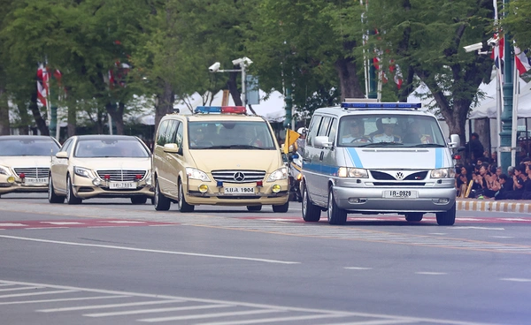 ประมวลภาพ ขบวนเชิญพระบรมศพ สมเด็จพระพันปีหลวง สู่พระบรมมหาราชวัง