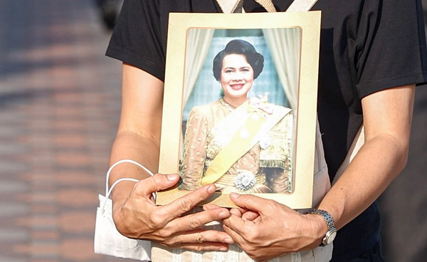 เปิดจุดจอดรถ อำนวยความสะดวกประชาชนถวายความอาลัยสมเด็จพระพันปีหลวง